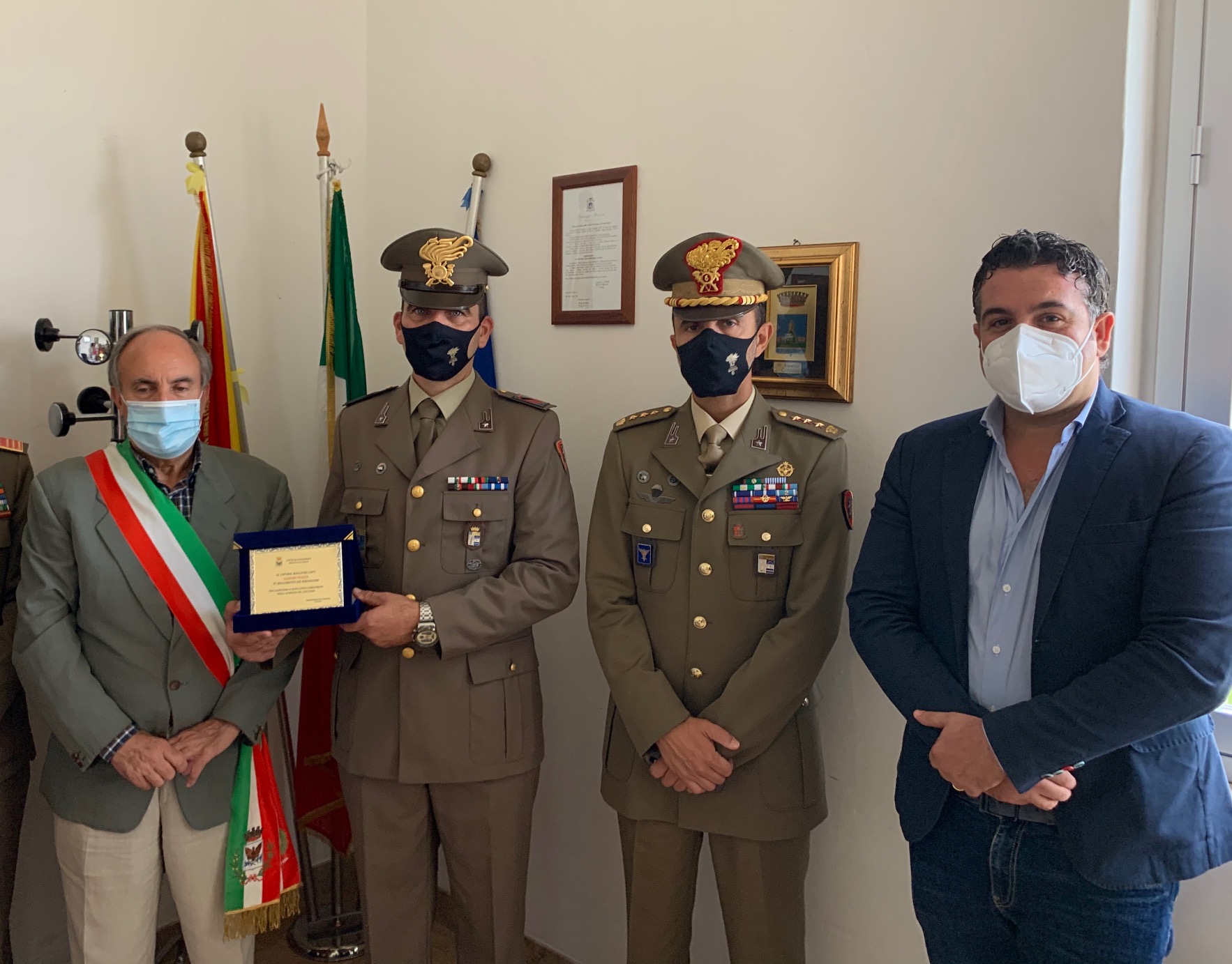 Bersagliere premiato dal sindaco di Custonaci: salvò una coppia di bagnanti in difficoltà