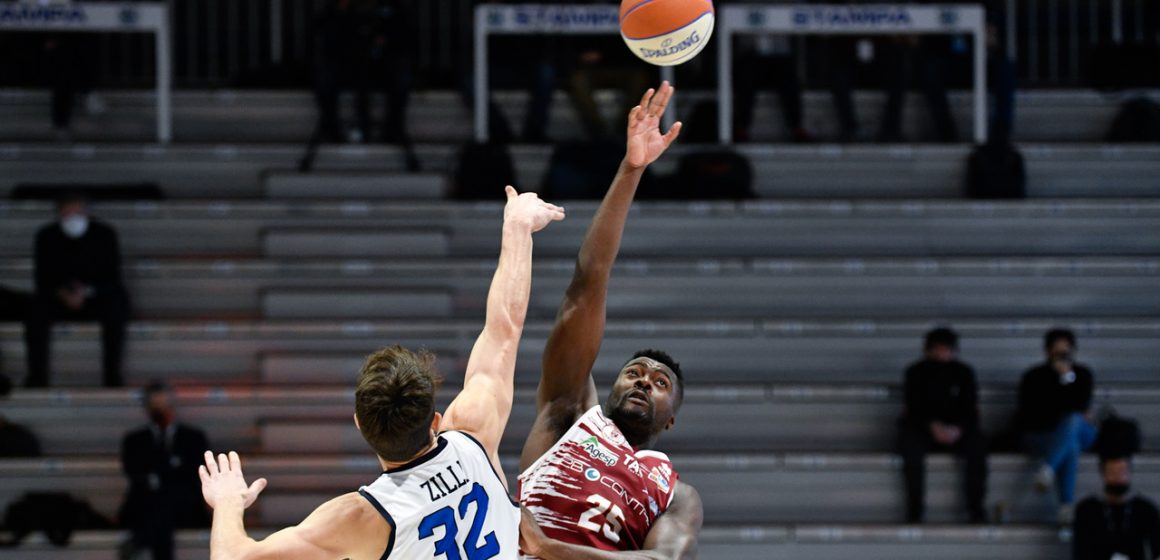 Pallacanestro Trapani: Un mese di stop per Curtis Nwohuocha