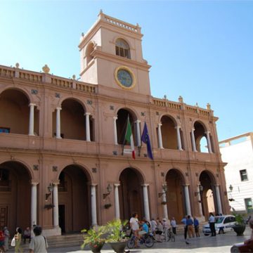MARSALA: LA “SOLITA” AGGRESSIONE RAZZISTA CONTRO UN IMMIGRATO, IL PD PROTESTA E POLEMIZZA CON GRILLO