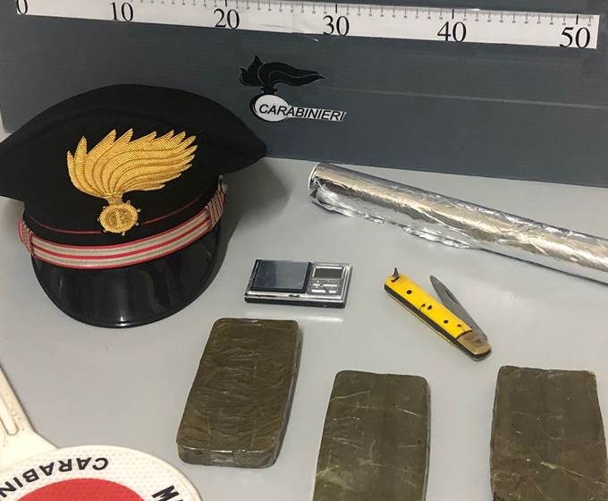 TRAPANI, OPERAZIONE ANTIDROGA: 5 ARRESTATI UNO SI ERA NASCOSTO NELL’ARMADIO