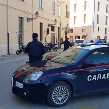 TRAPANI: NOTTE DI PASSIONE IN HOTEL SENZA PAGARE IL CONTO DENUNCIATA DAI CARABINIERI GIOVANE COPPIA