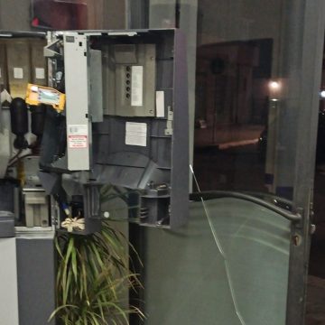 Trapani, Spaccano una porta per rubare pochi euro in una parrucchieria